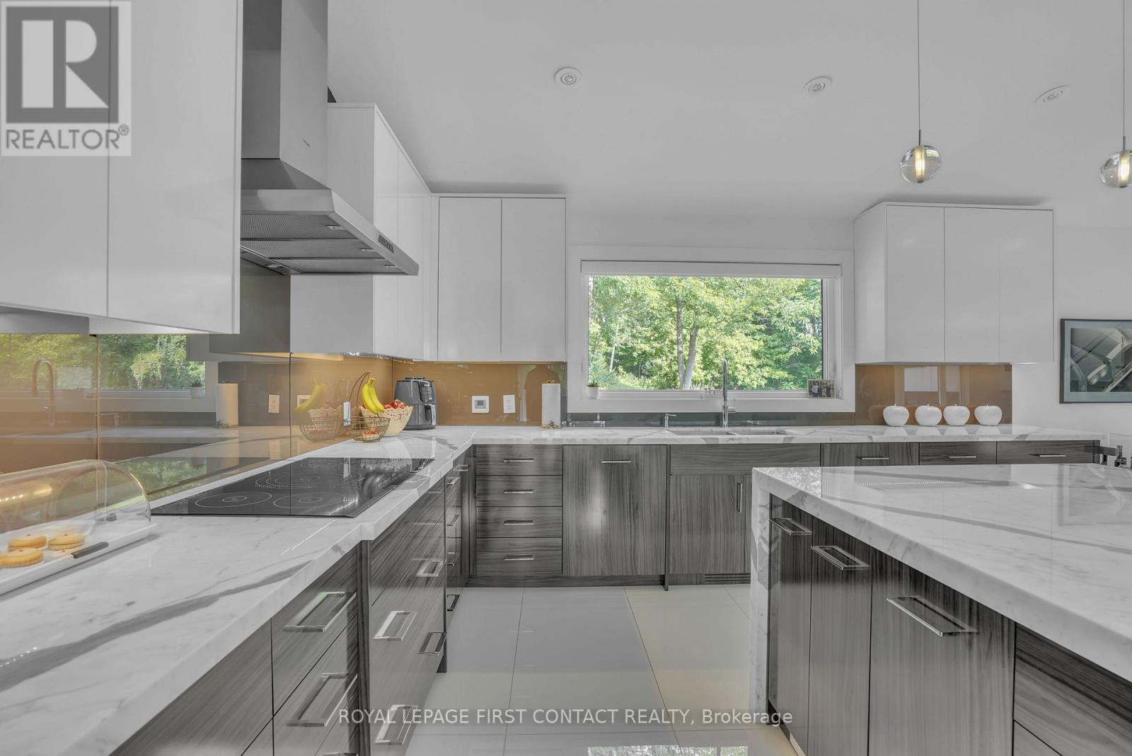 












15075 JANE STREET

,
King,




Ontario
L7B1A3

