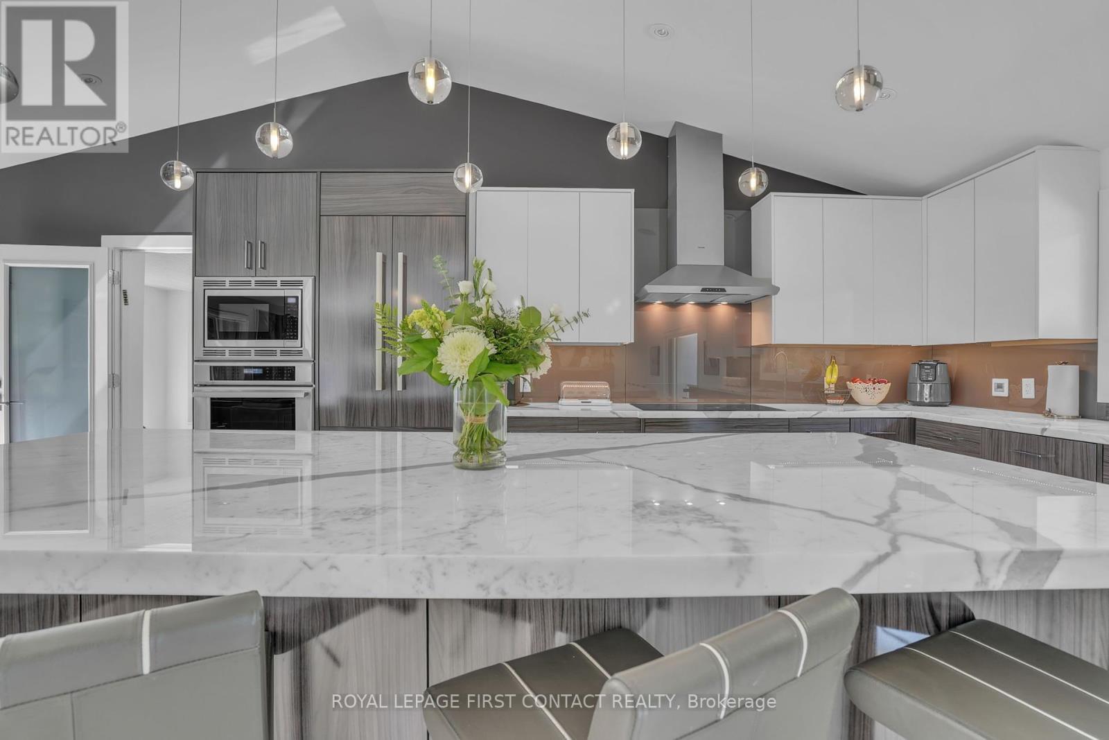 












15075 JANE STREET

,
King,




Ontario
L7B1A3

