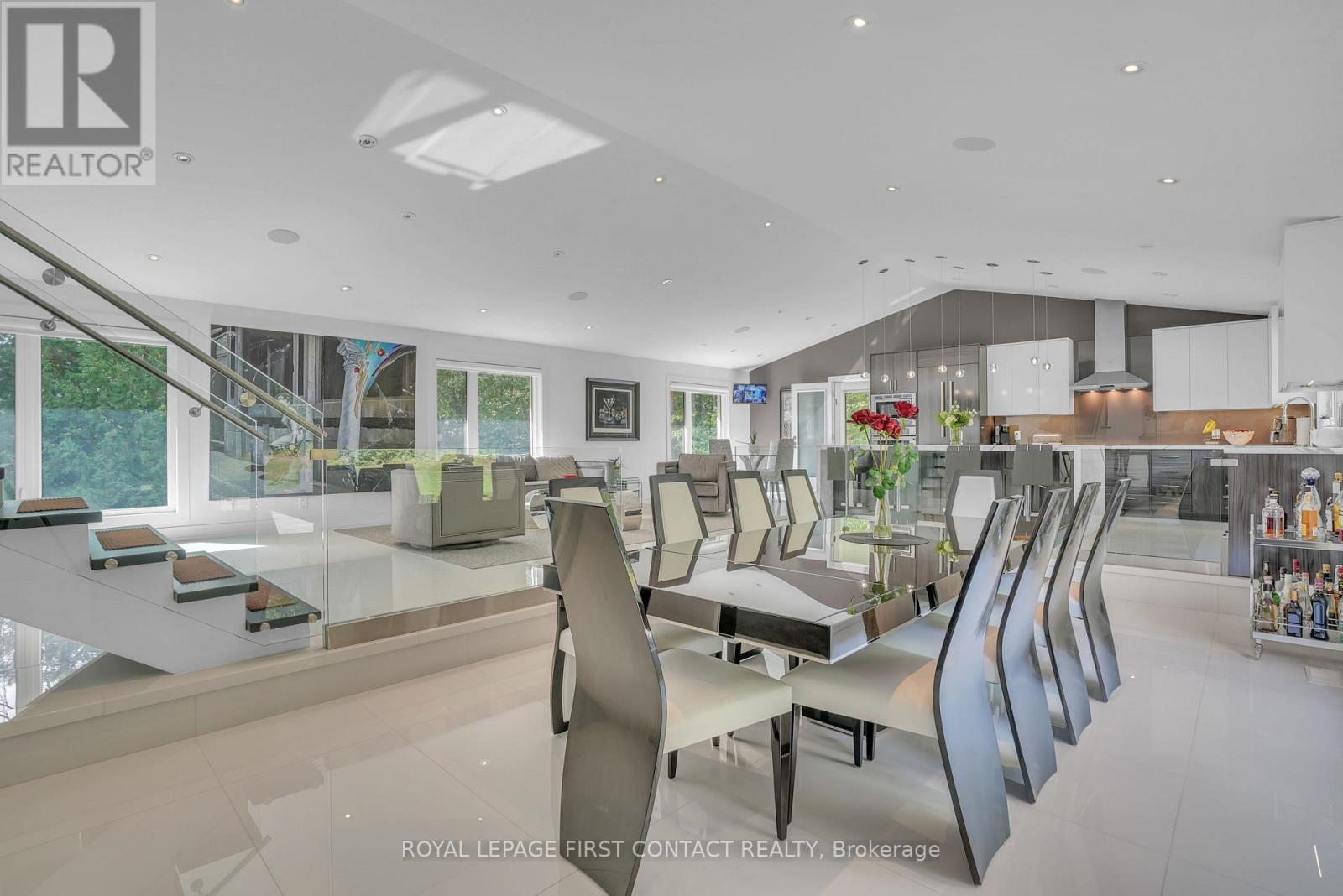 












15075 JANE STREET

,
King,




Ontario
L7B1A3

