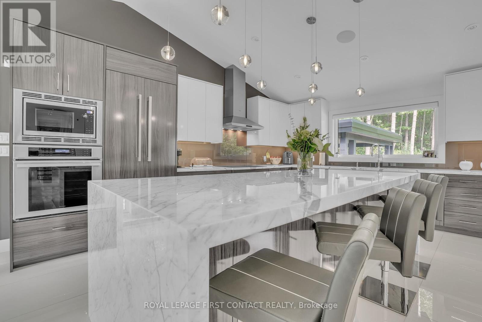 












15075 JANE STREET

,
King,




Ontario
L7B1A3

