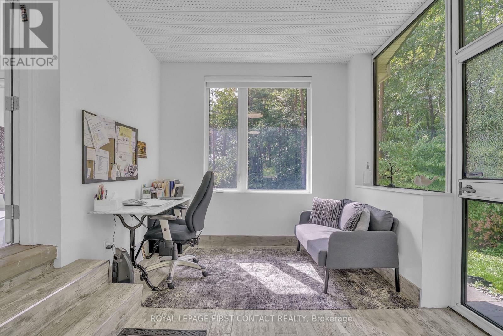 












15075 JANE STREET

,
King,




Ontario
L7B1A3

