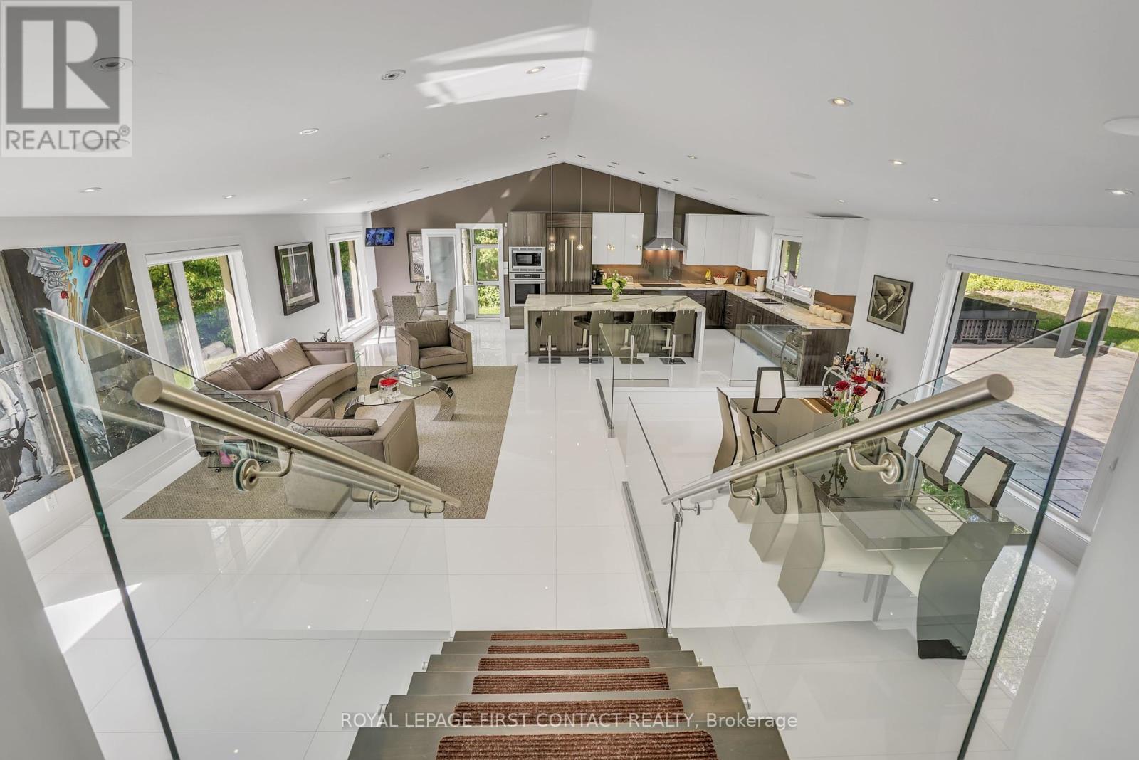 












15075 JANE STREET

,
King,




Ontario
L7B1A3

