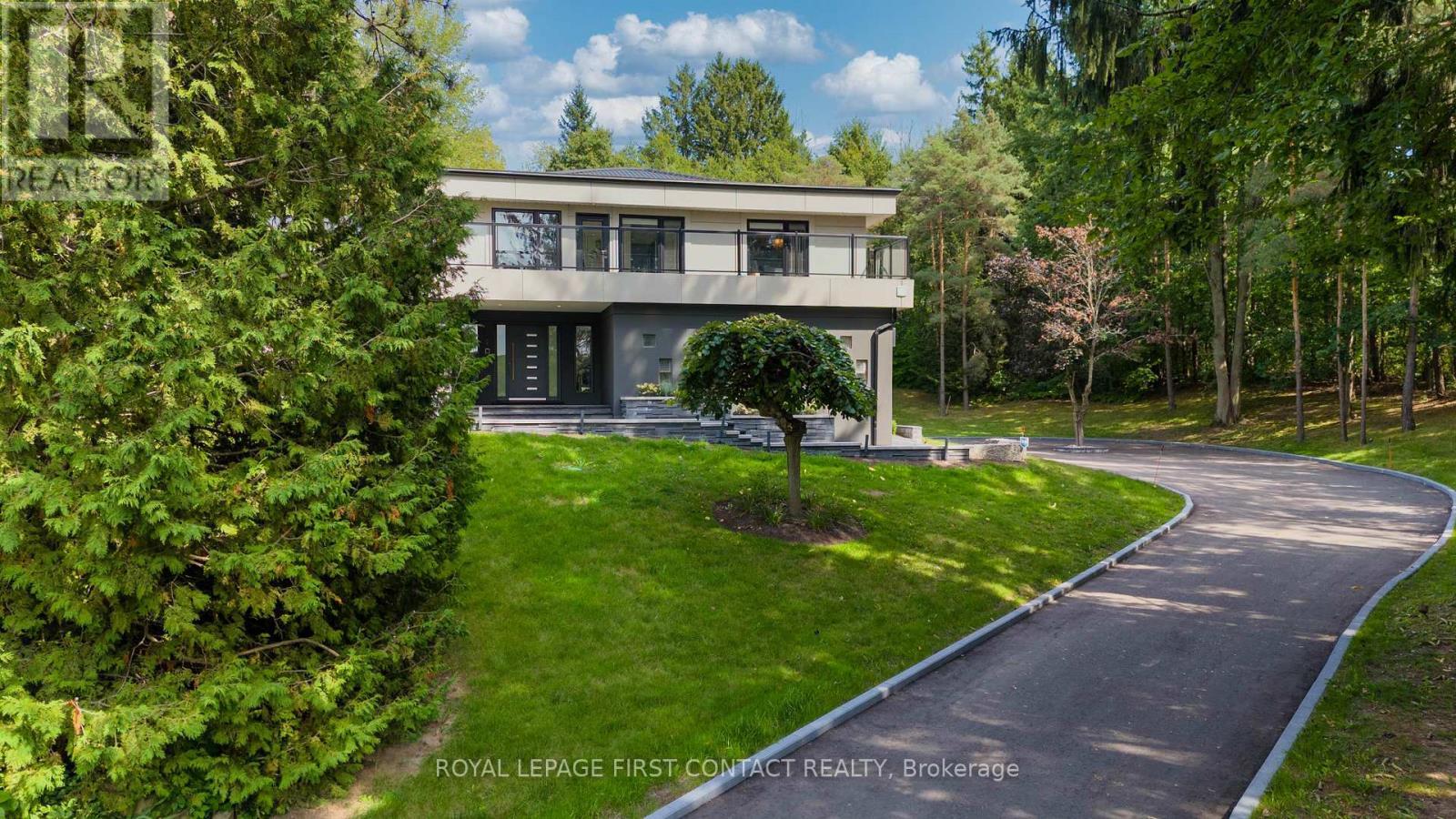 












15075 JANE STREET

,
King,




Ontario
L7B1A3

