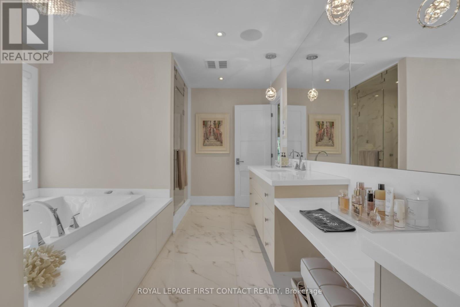 












15075 JANE STREET

,
King,




Ontario
L7B1A3

