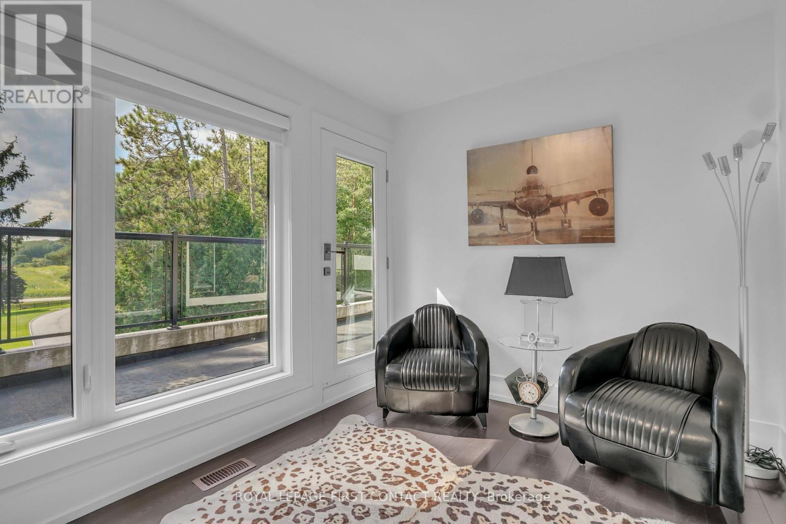 












15075 JANE STREET

,
King,




Ontario
L7B1A3

