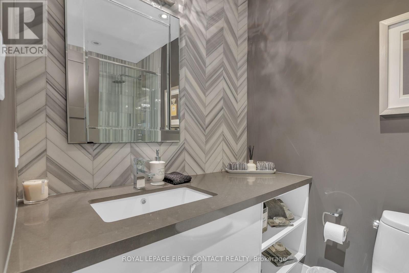 












15075 JANE STREET

,
King,




Ontario
L7B1A3

