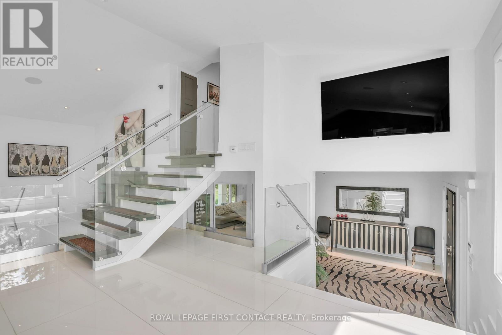 












15075 JANE STREET

,
King,




Ontario
L7B1A3

