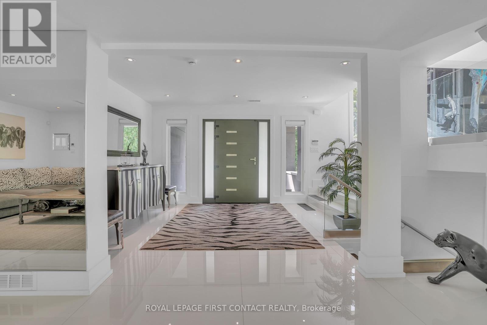 












15075 JANE STREET

,
King,




Ontario
L7B1A3

