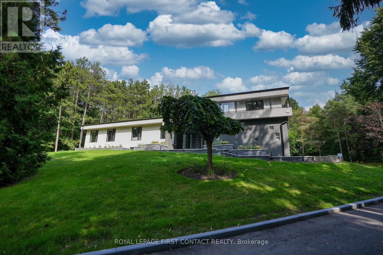 












15075 JANE STREET

,
King,




Ontario
L7B1A3

