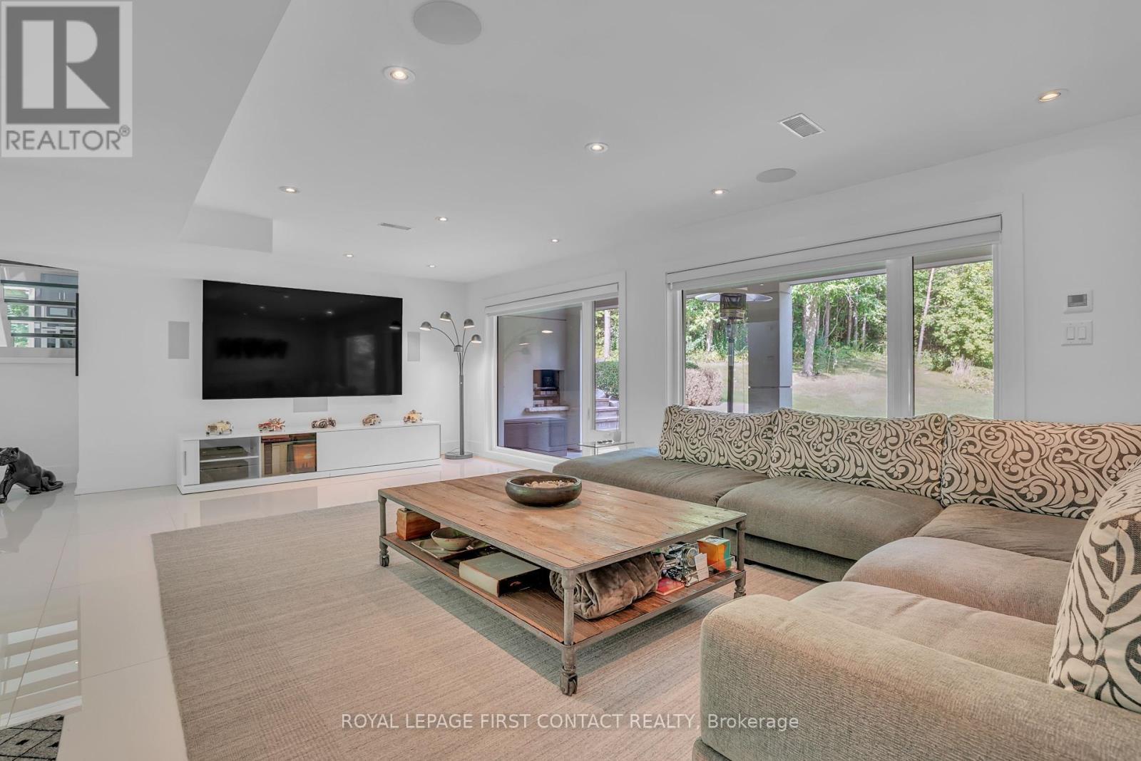 












15075 JANE STREET

,
King,




Ontario
L7B1A3

