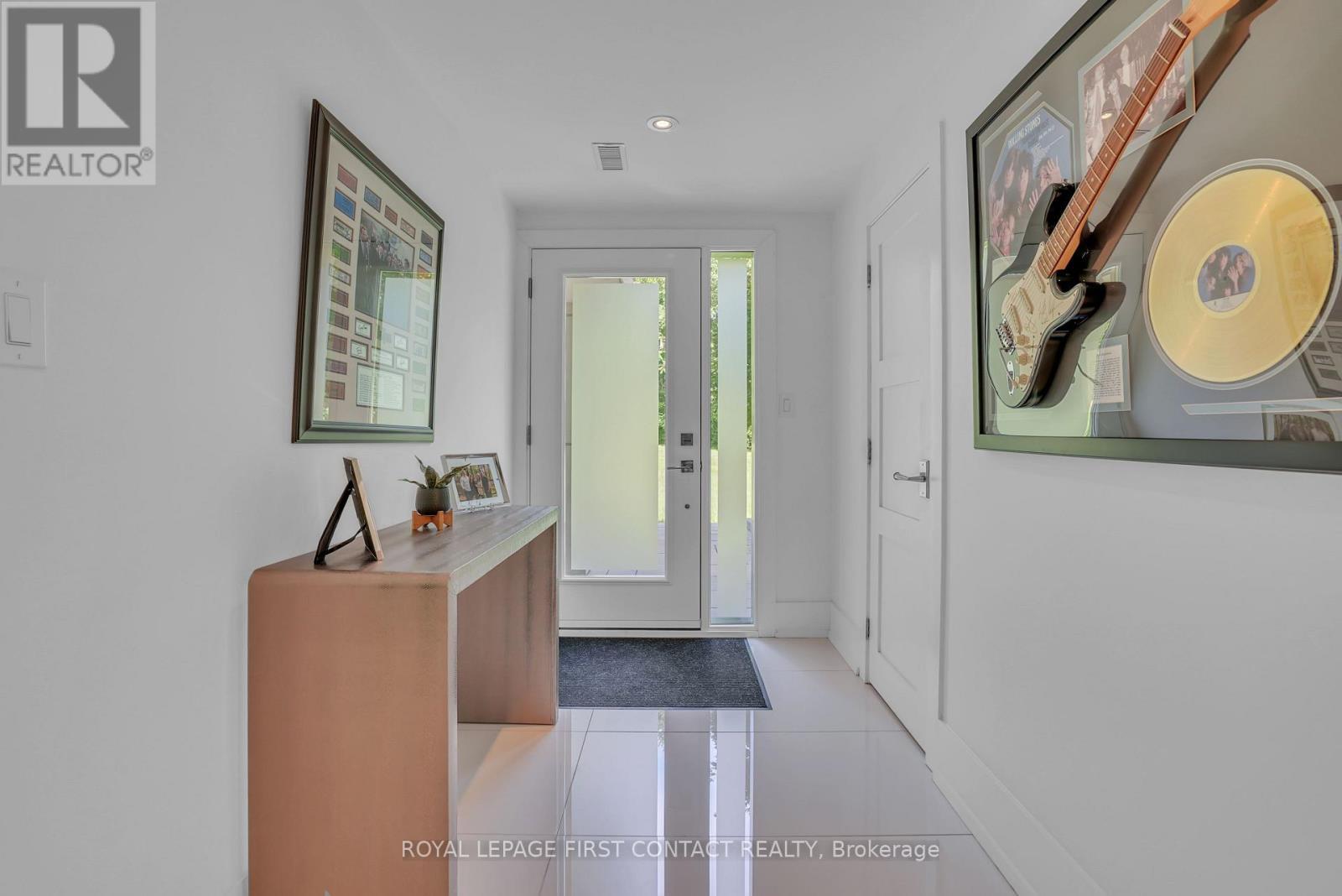 












15075 JANE STREET

,
King,




Ontario
L7B1A3

