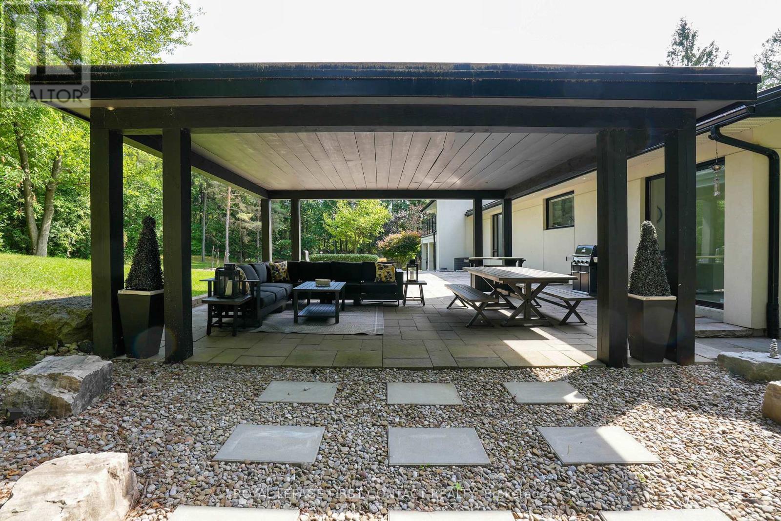 












15075 JANE STREET

,
King,




Ontario
L7B1A3

