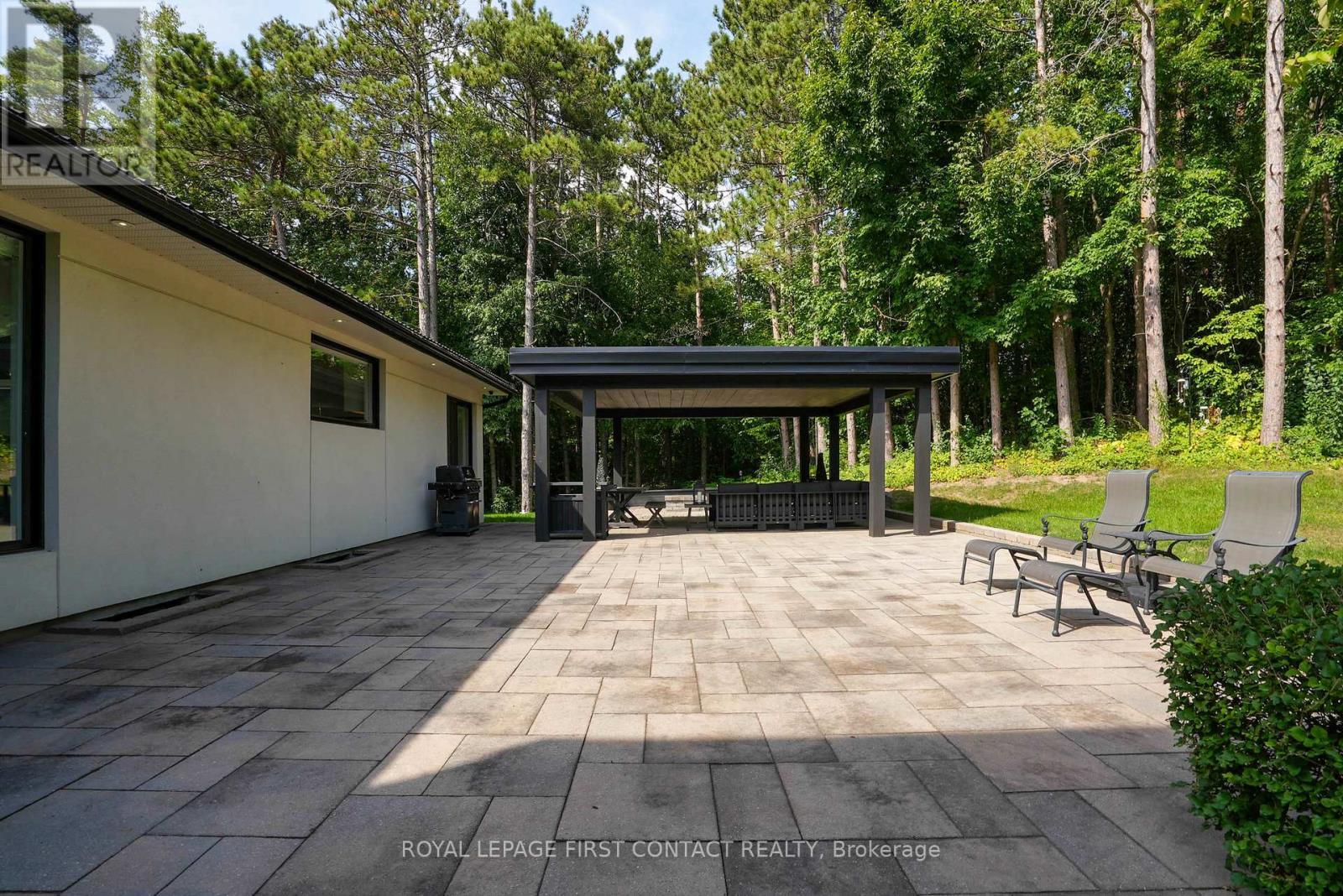 












15075 JANE STREET

,
King,




Ontario
L7B1A3

