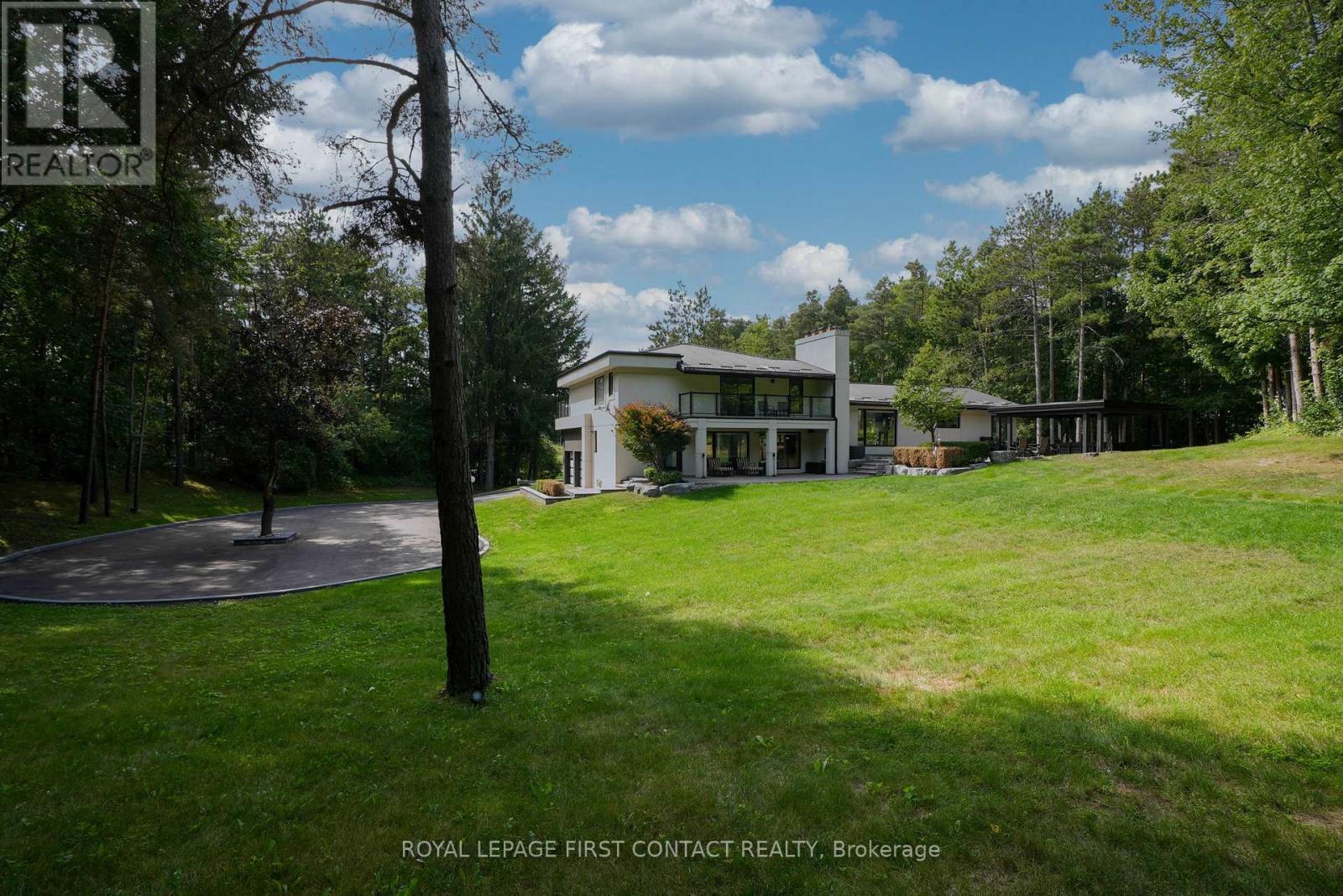 












15075 JANE STREET

,
King,




Ontario
L7B1A3

