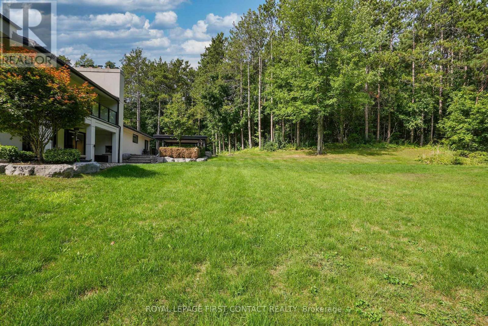 












15075 JANE STREET

,
King,




Ontario
L7B1A3

