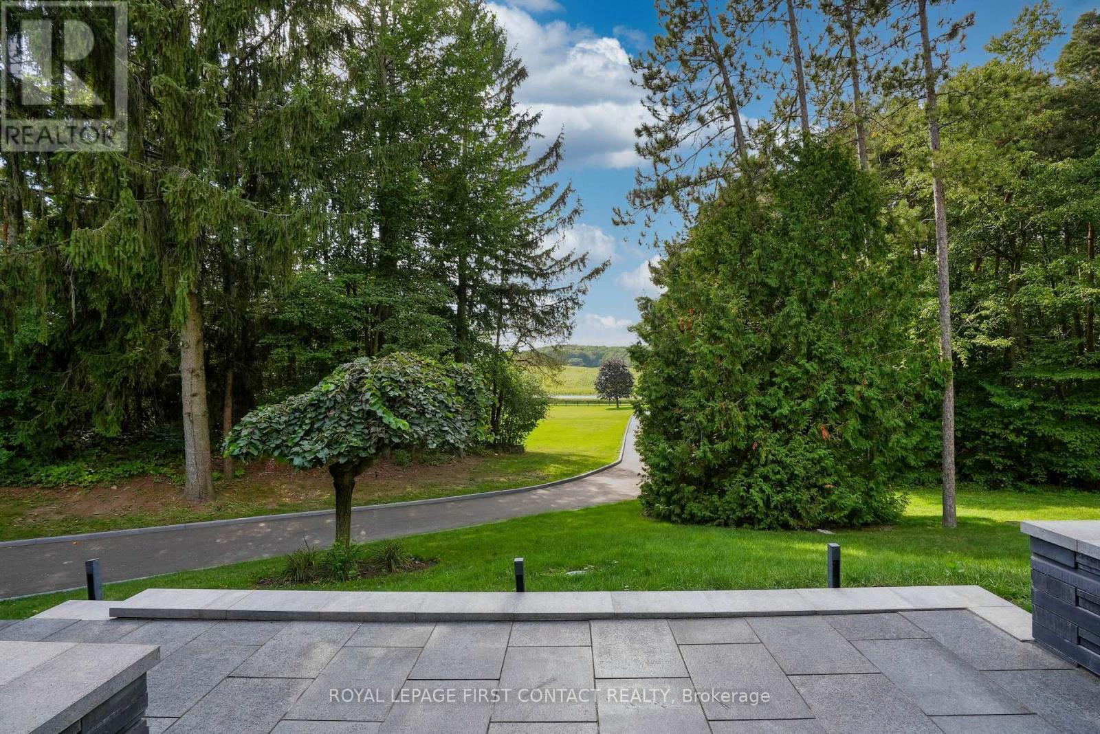 












15075 JANE STREET

,
King,




Ontario
L7B1A3

