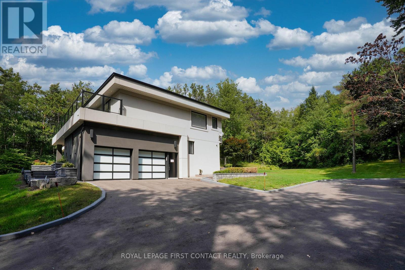 












15075 JANE STREET

,
King,




Ontario
L7B1A3

