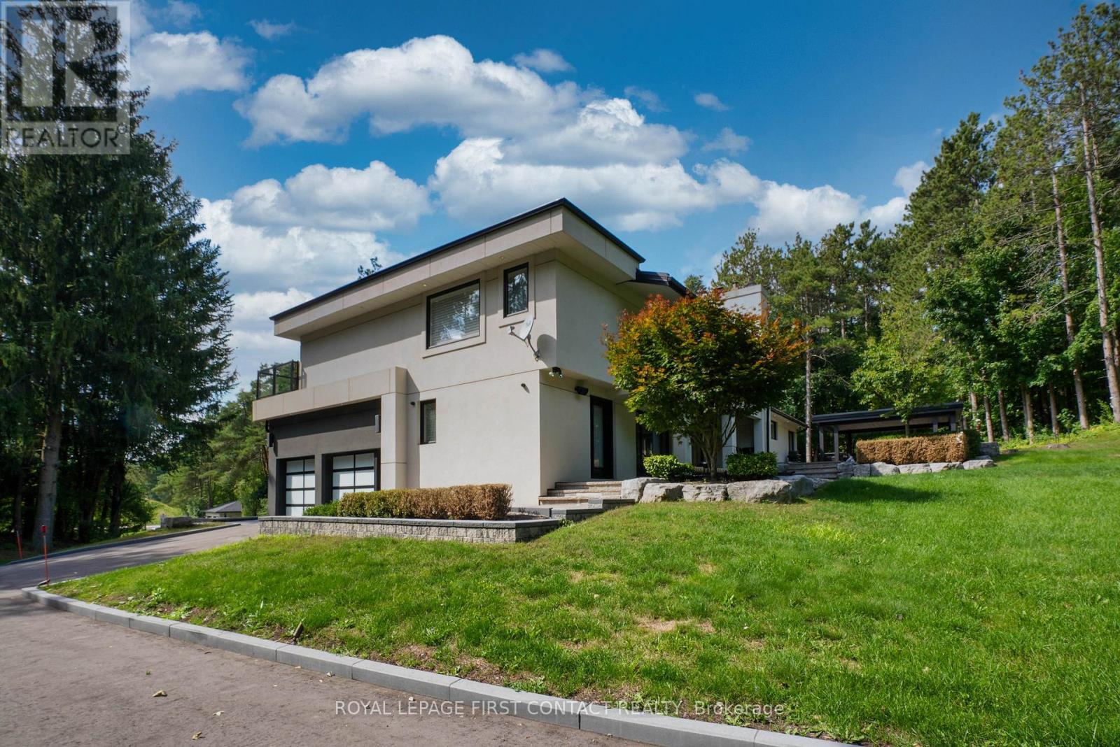 












15075 JANE STREET

,
King,




Ontario
L7B1A3

