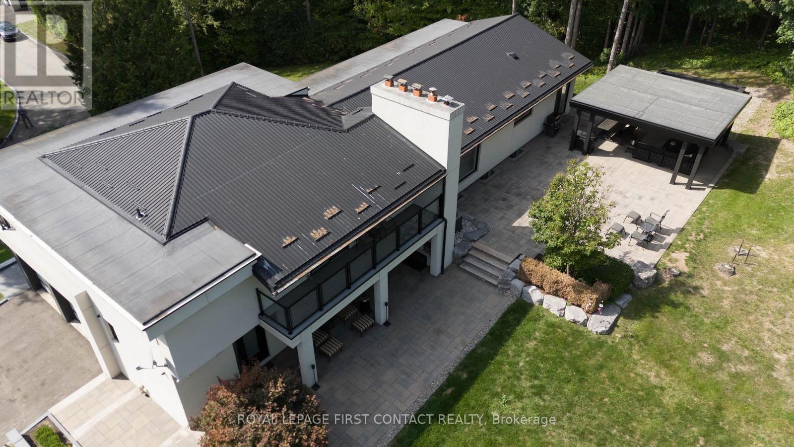 












15075 JANE STREET

,
King,




Ontario
L7B1A3

