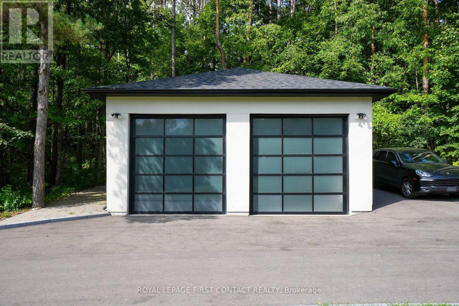 












15075 JANE STREET

,
King,




Ontario
L7B1A3

