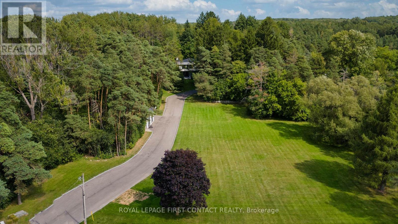 












15075 JANE STREET

,
King,




Ontario
L7B1A3

