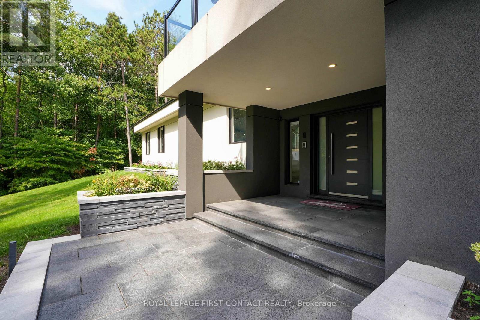 












15075 JANE STREET

,
King,




Ontario
L7B1A3

