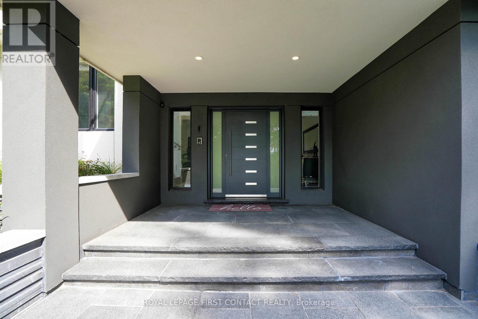 












15075 JANE STREET

,
King,




Ontario
L7B1A3

