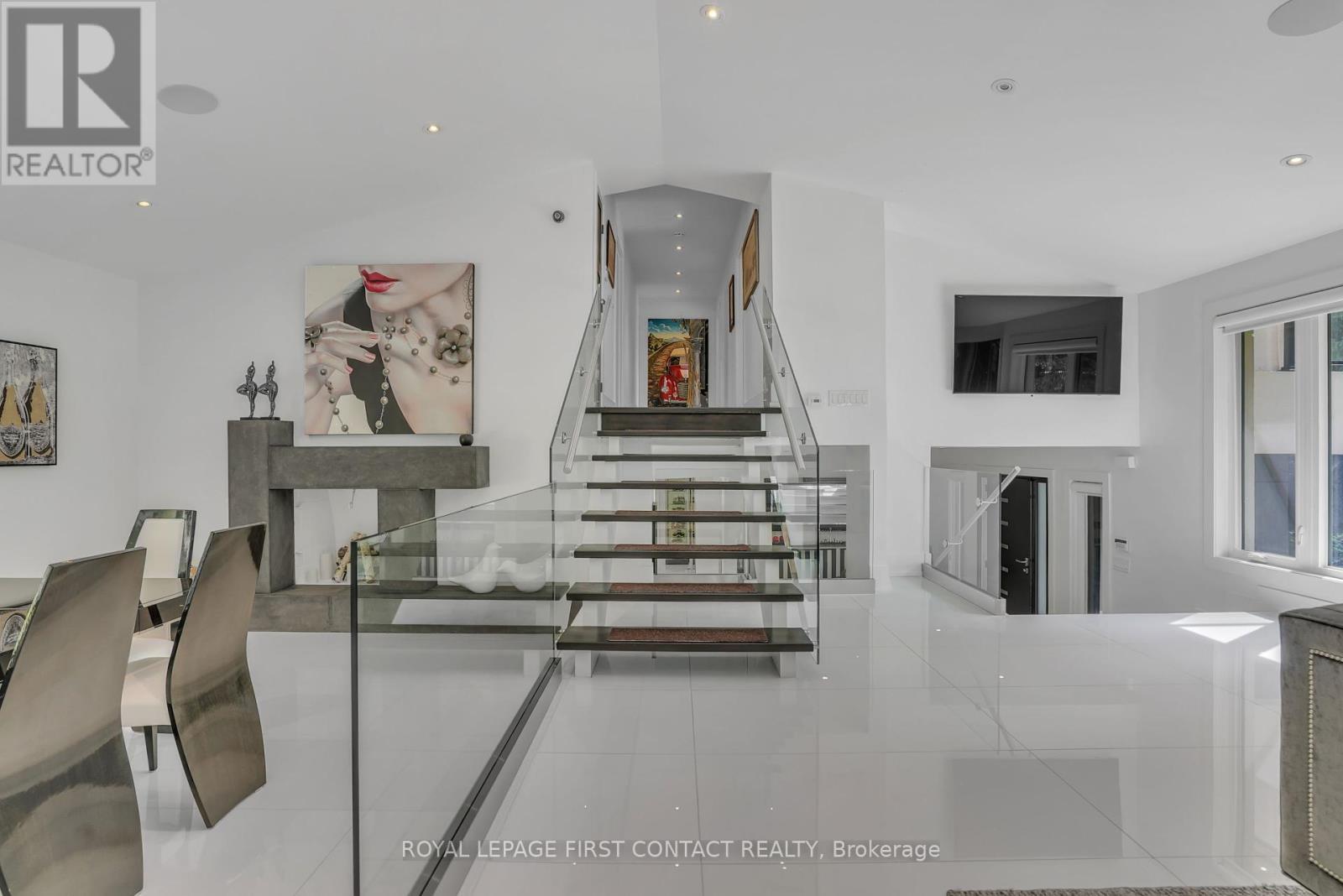 












15075 JANE STREET

,
King,




Ontario
L7B1A3

