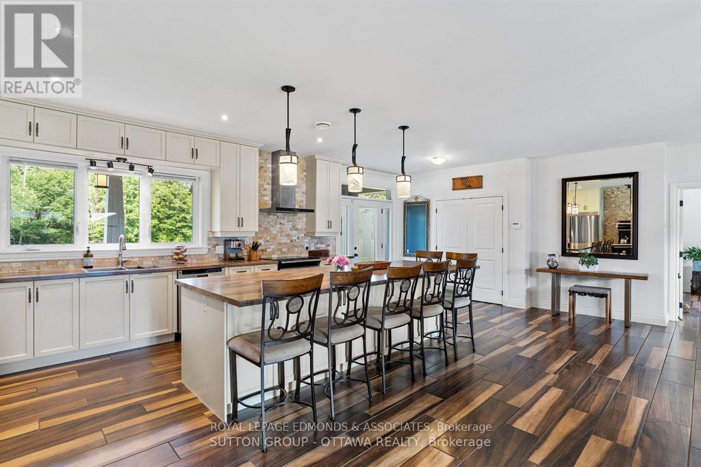 












1448 WOITO STATION ROAD

,
Laurentian Valley,




Ontario
K8A6W5

