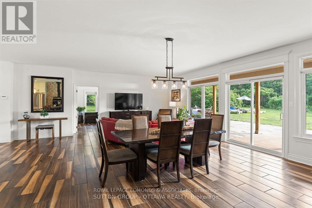 












1448 WOITO STATION ROAD

,
Laurentian Valley,




Ontario
K8A6W5

