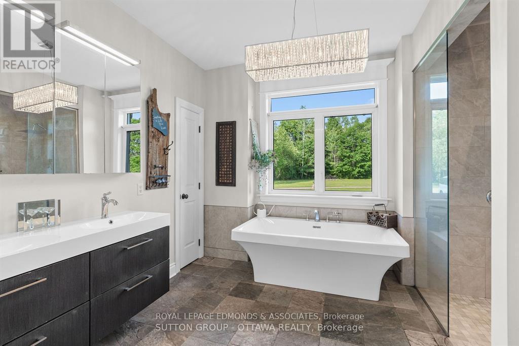 












1448 WOITO STATION ROAD

,
Laurentian Valley,




Ontario
K8A6W5

