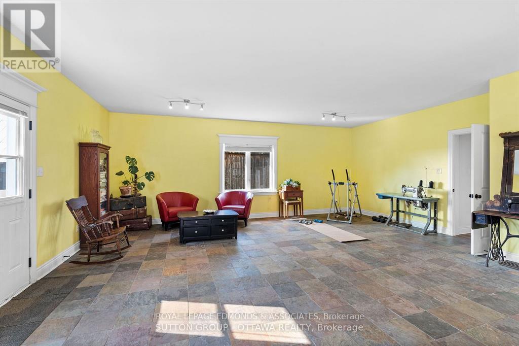 












1448 WOITO STATION ROAD

,
Laurentian Valley,




Ontario
K8A6W5

