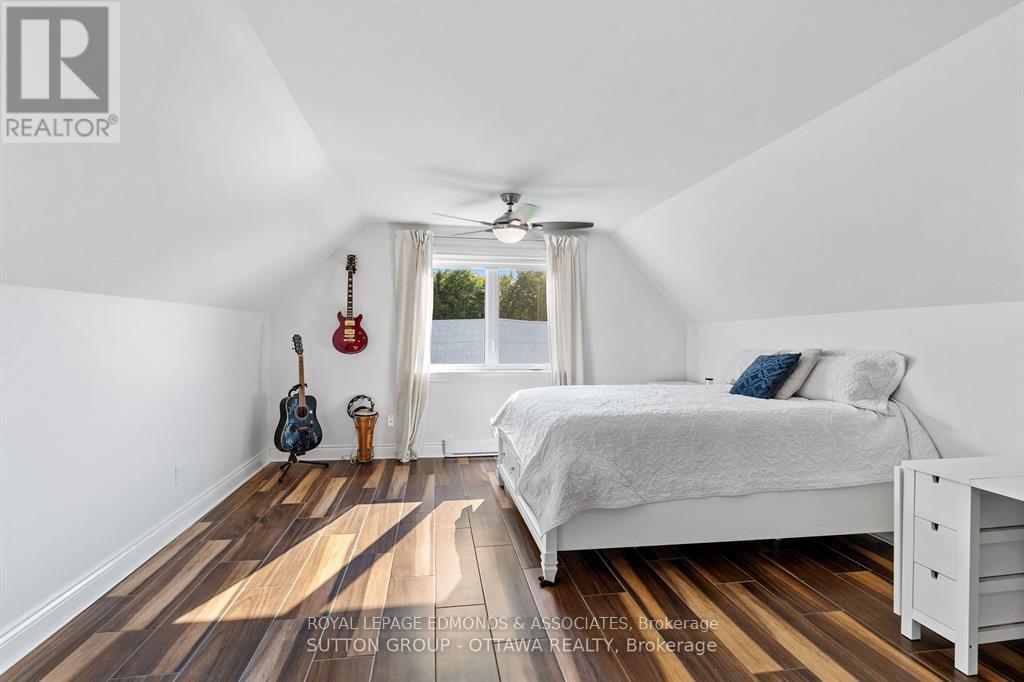 












1448 WOITO STATION ROAD

,
Laurentian Valley,




Ontario
K8A6W5

