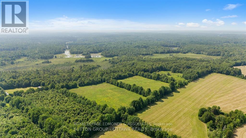 












1448 WOITO STATION ROAD

,
Laurentian Valley,




Ontario
K8A6W5

