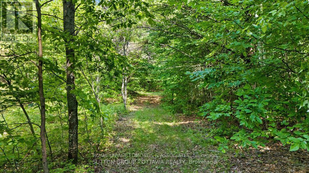












1448 WOITO STATION ROAD

,
Laurentian Valley,




Ontario
K8A6W5

