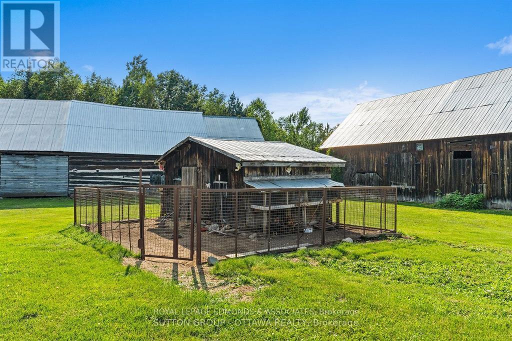 












1448 WOITO STATION ROAD

,
Laurentian Valley,




Ontario
K8A6W5

