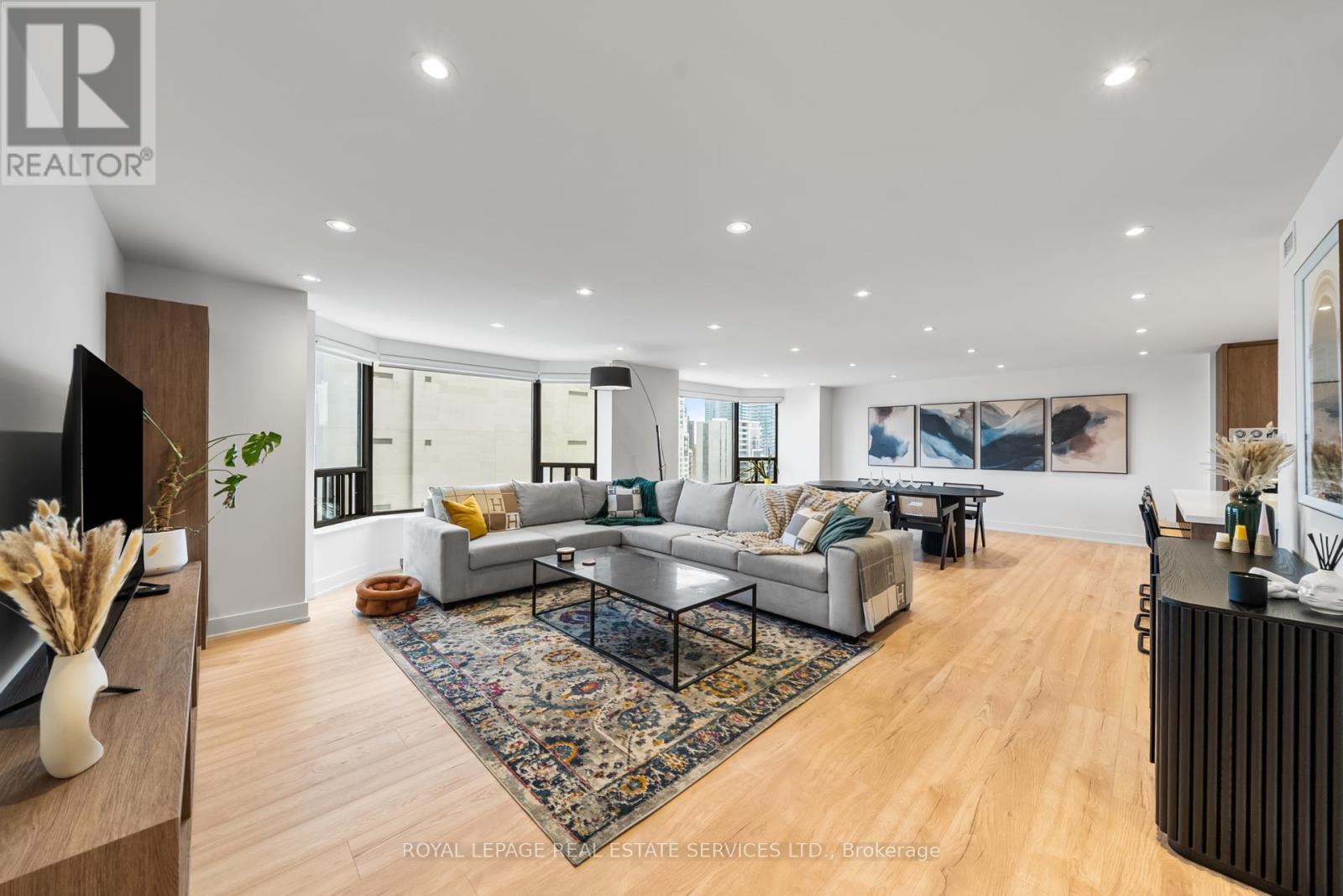 












2008 - 175 CUMBERLAND STREET

,
Toronto,




Ontario
M5R3M9

