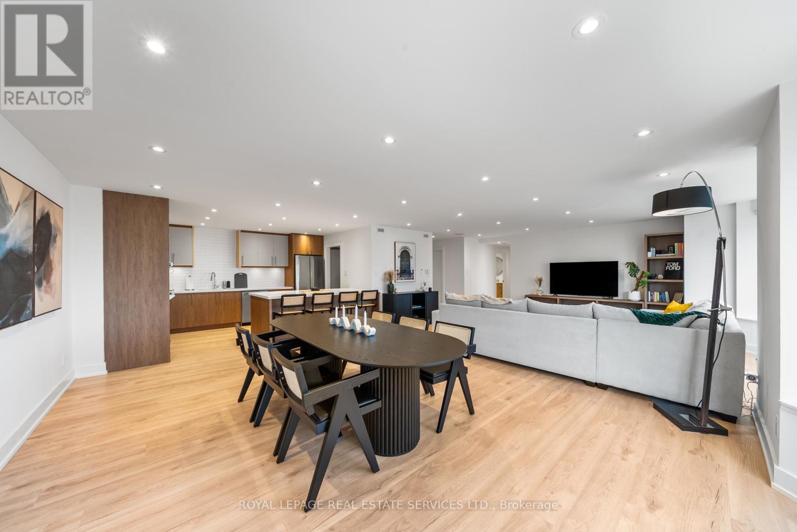 












2008 - 175 CUMBERLAND STREET

,
Toronto,




Ontario
M5R3M9

