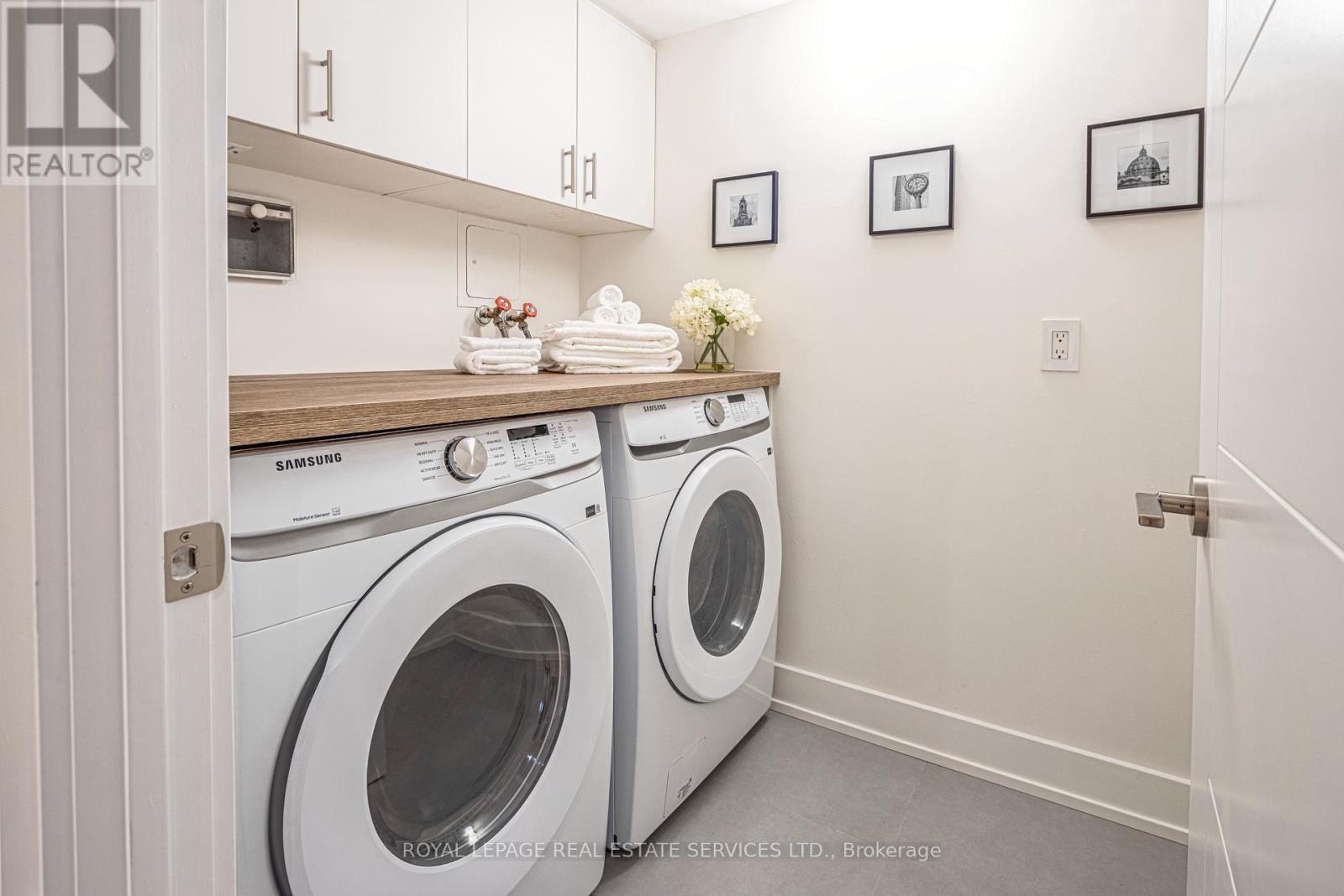 












2008 - 175 CUMBERLAND STREET

,
Toronto,




Ontario
M5R3M9

