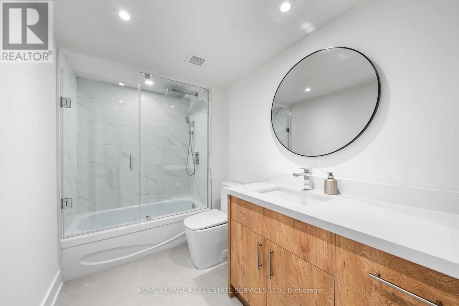 












2008 - 175 CUMBERLAND STREET

,
Toronto,




Ontario
M5R3M9

