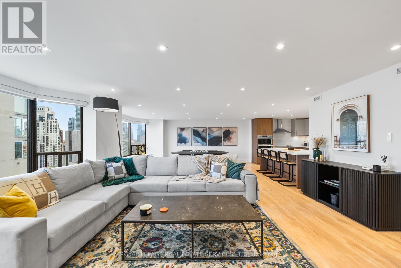 












2008 - 175 CUMBERLAND STREET

,
Toronto,




Ontario
M5R3M9

