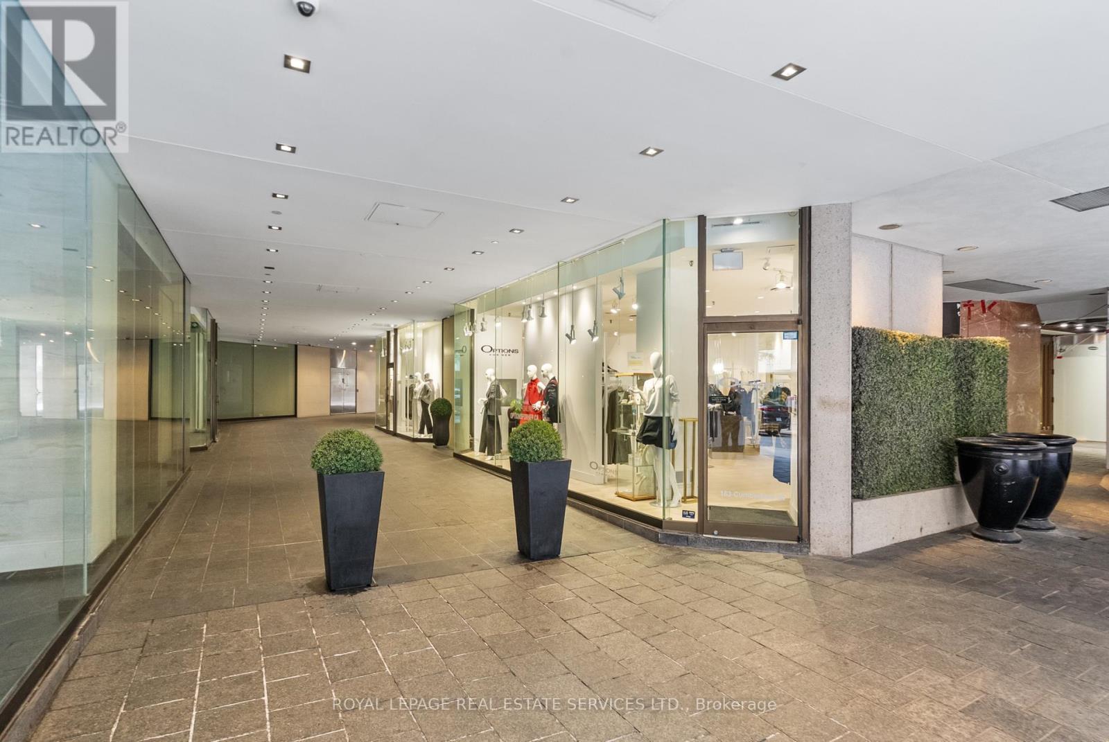 












2008 - 175 CUMBERLAND STREET

,
Toronto,




Ontario
M5R3M9


