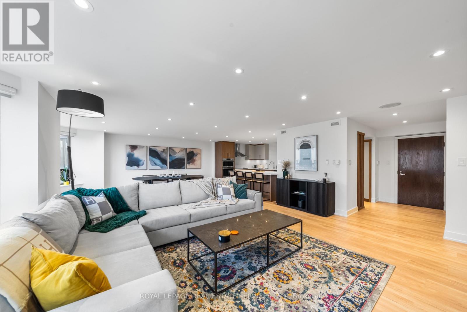 












2008 - 175 CUMBERLAND STREET

,
Toronto,




Ontario
M5R3M9


