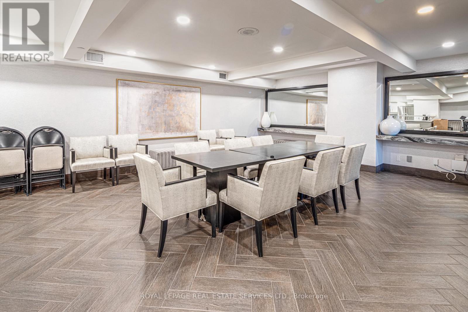 












2008 - 175 CUMBERLAND STREET

,
Toronto,




Ontario
M5R3M9

