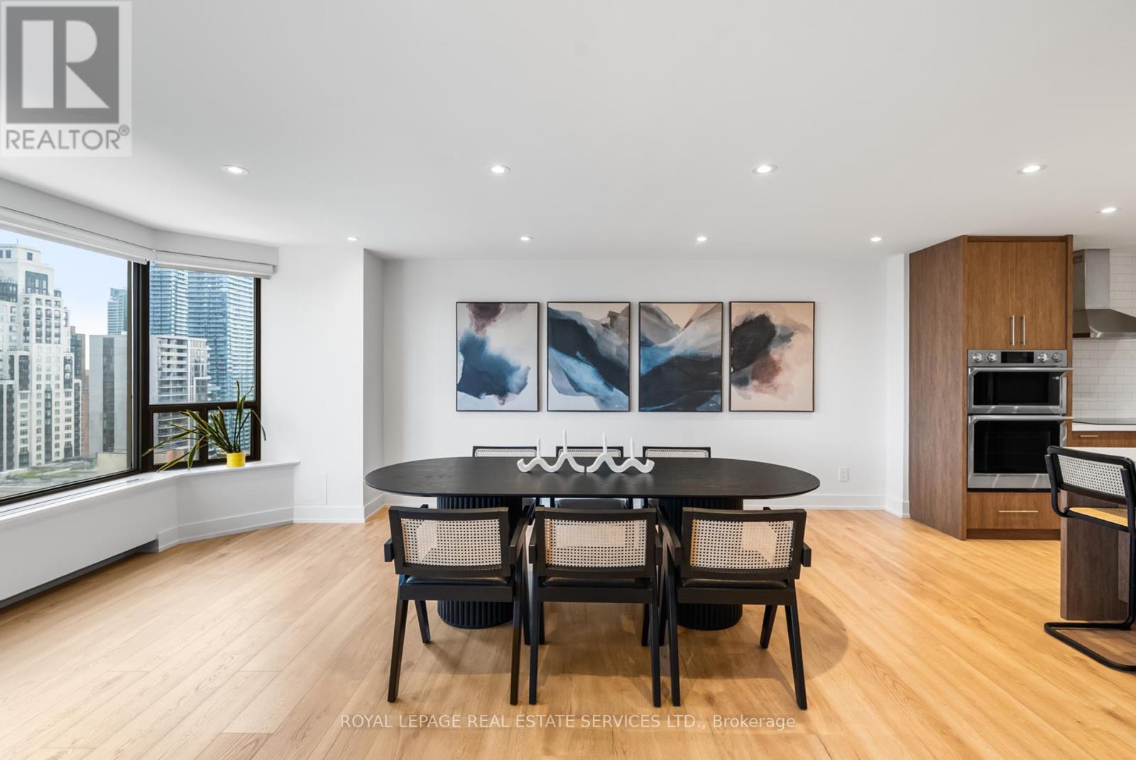 












2008 - 175 CUMBERLAND STREET

,
Toronto,




Ontario
M5R3M9

