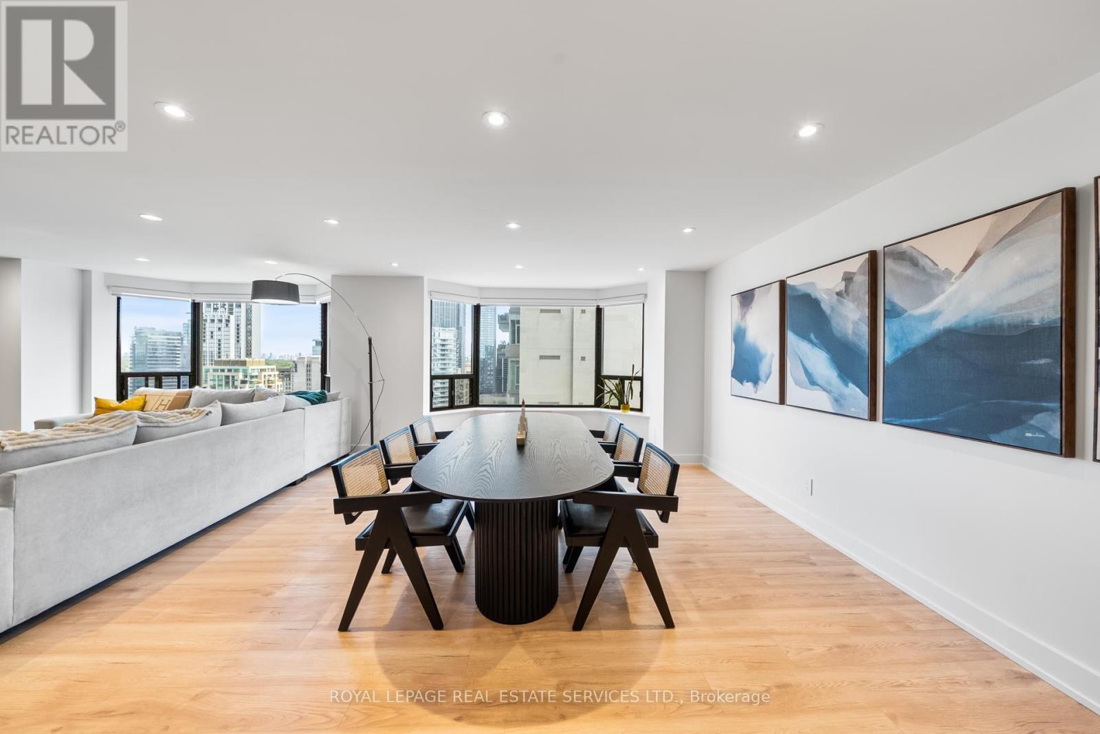 












2008 - 175 CUMBERLAND STREET

,
Toronto,




Ontario
M5R3M9

