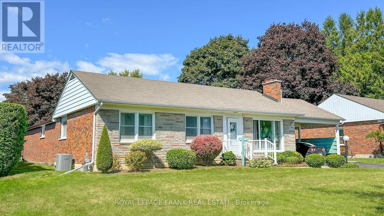 












8 EDSALL AVENUE

,
Clarington (Bowmanville),




Ontario
L1C2A8

