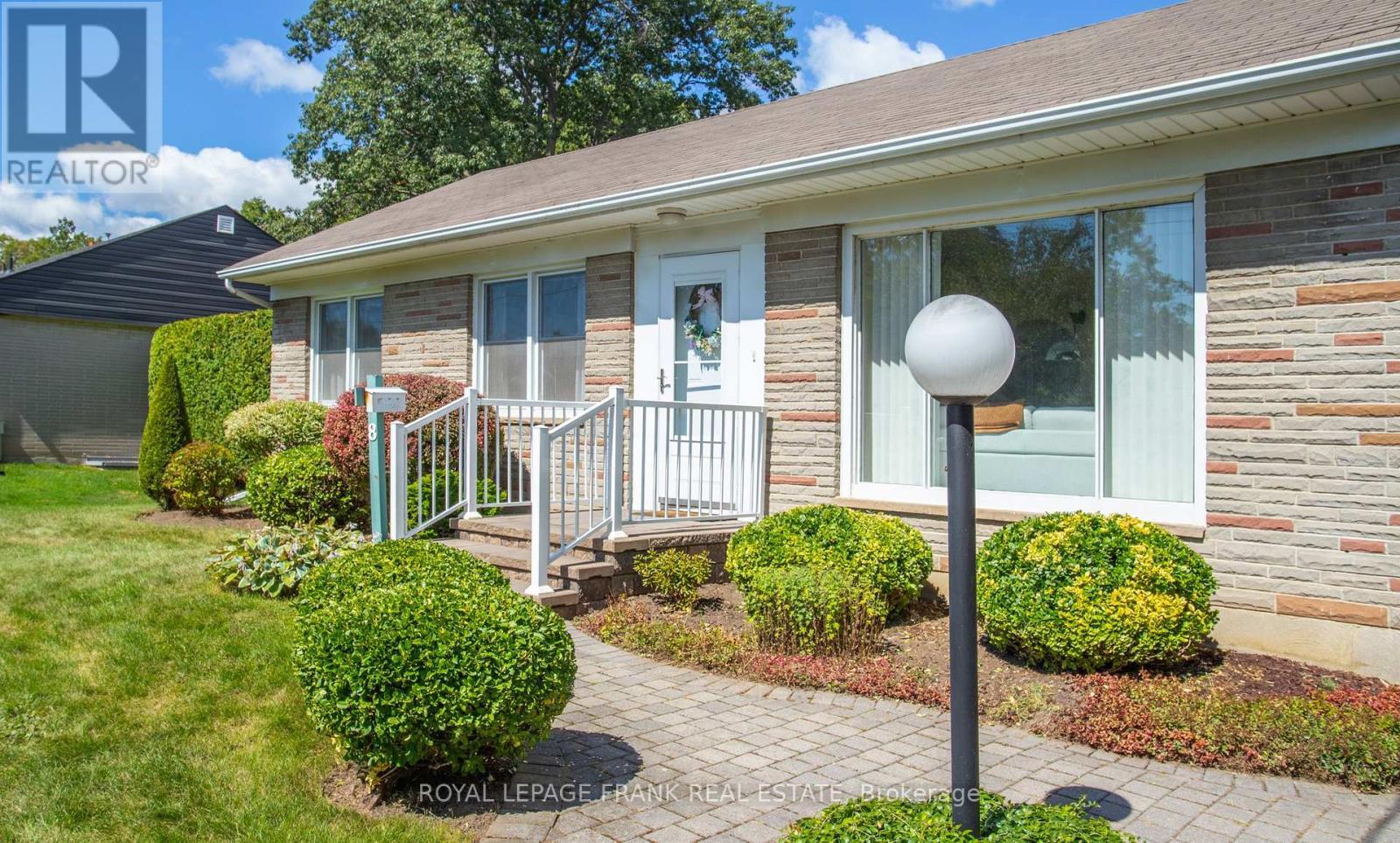 












8 EDSALL AVENUE

,
Clarington (Bowmanville),




Ontario
L1C2A8

