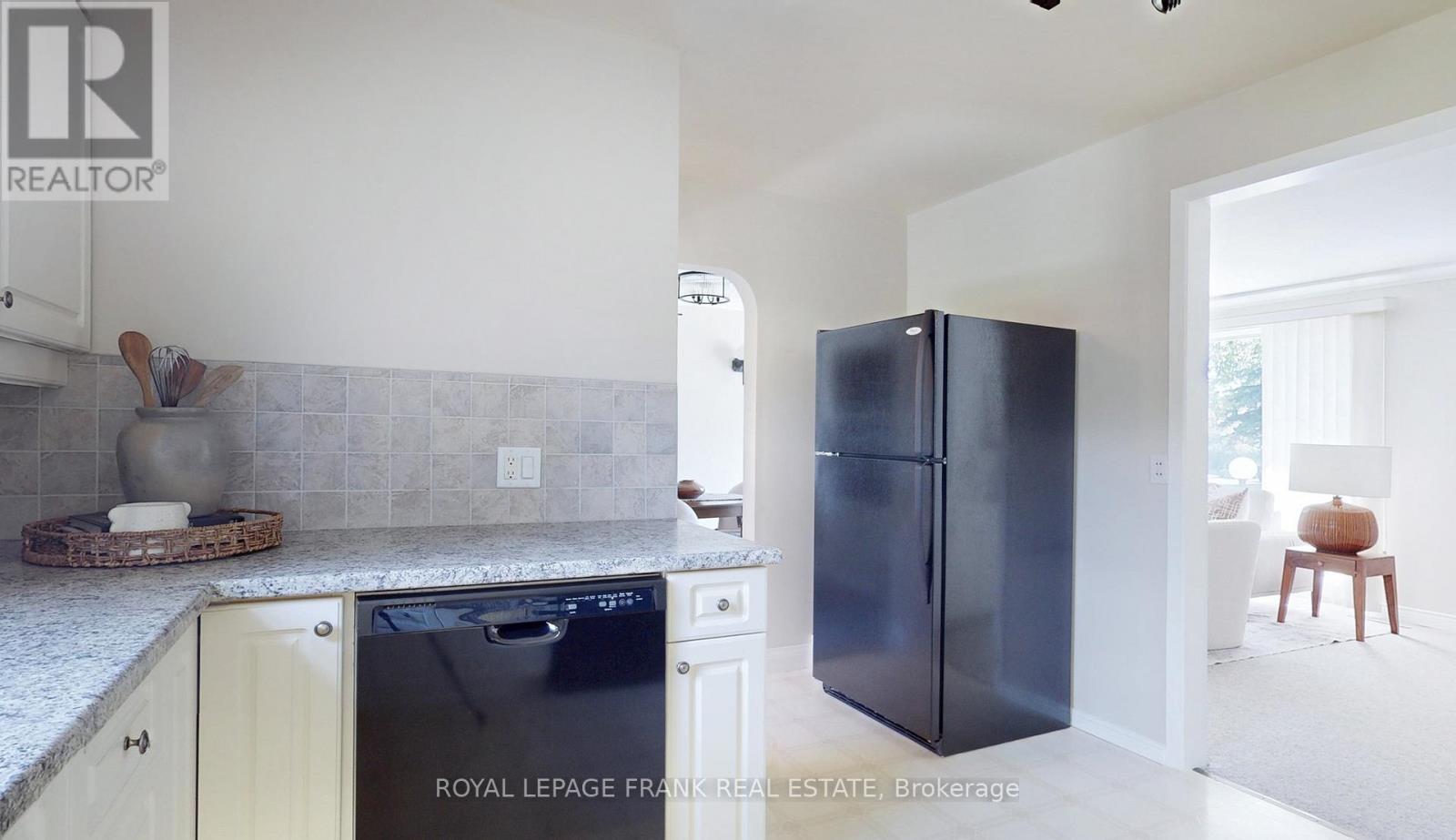 












8 EDSALL AVENUE

,
Clarington (Bowmanville),




Ontario
L1C2A8

