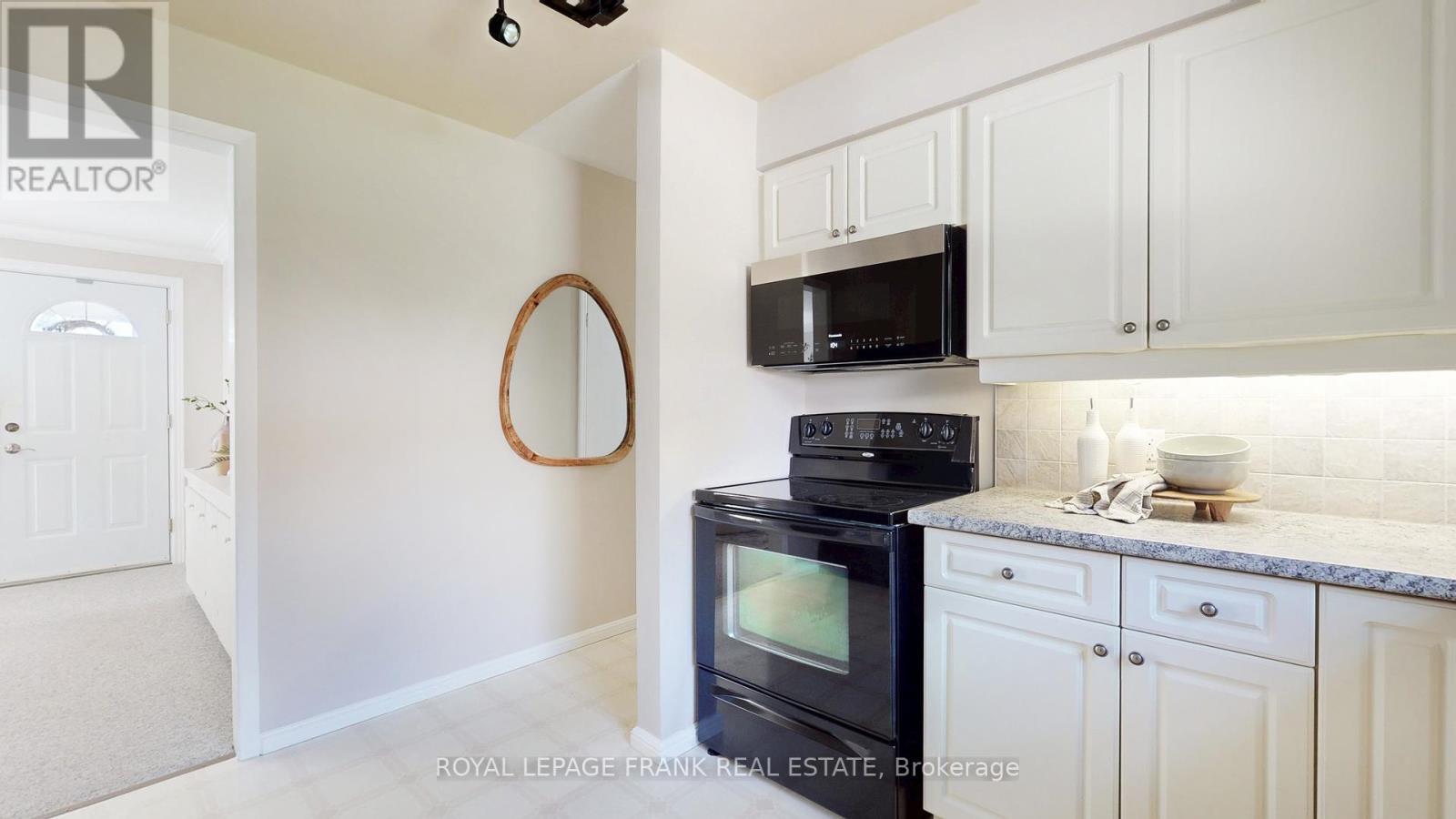 












8 EDSALL AVENUE

,
Clarington (Bowmanville),




Ontario
L1C2A8

